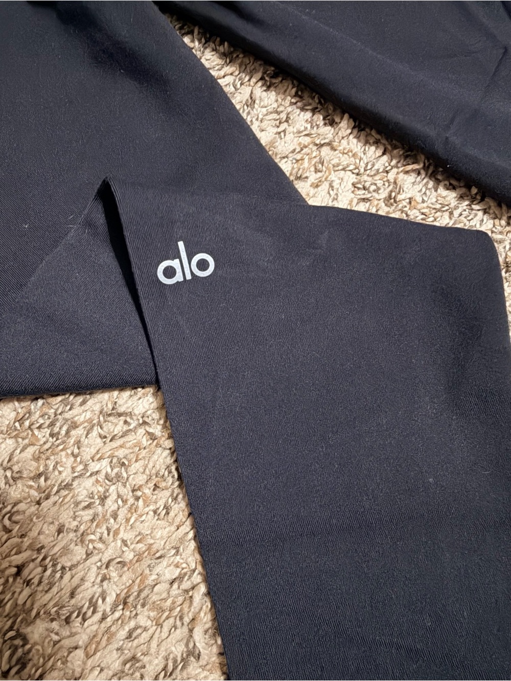 Alo Leggings - Picture 3 of 3